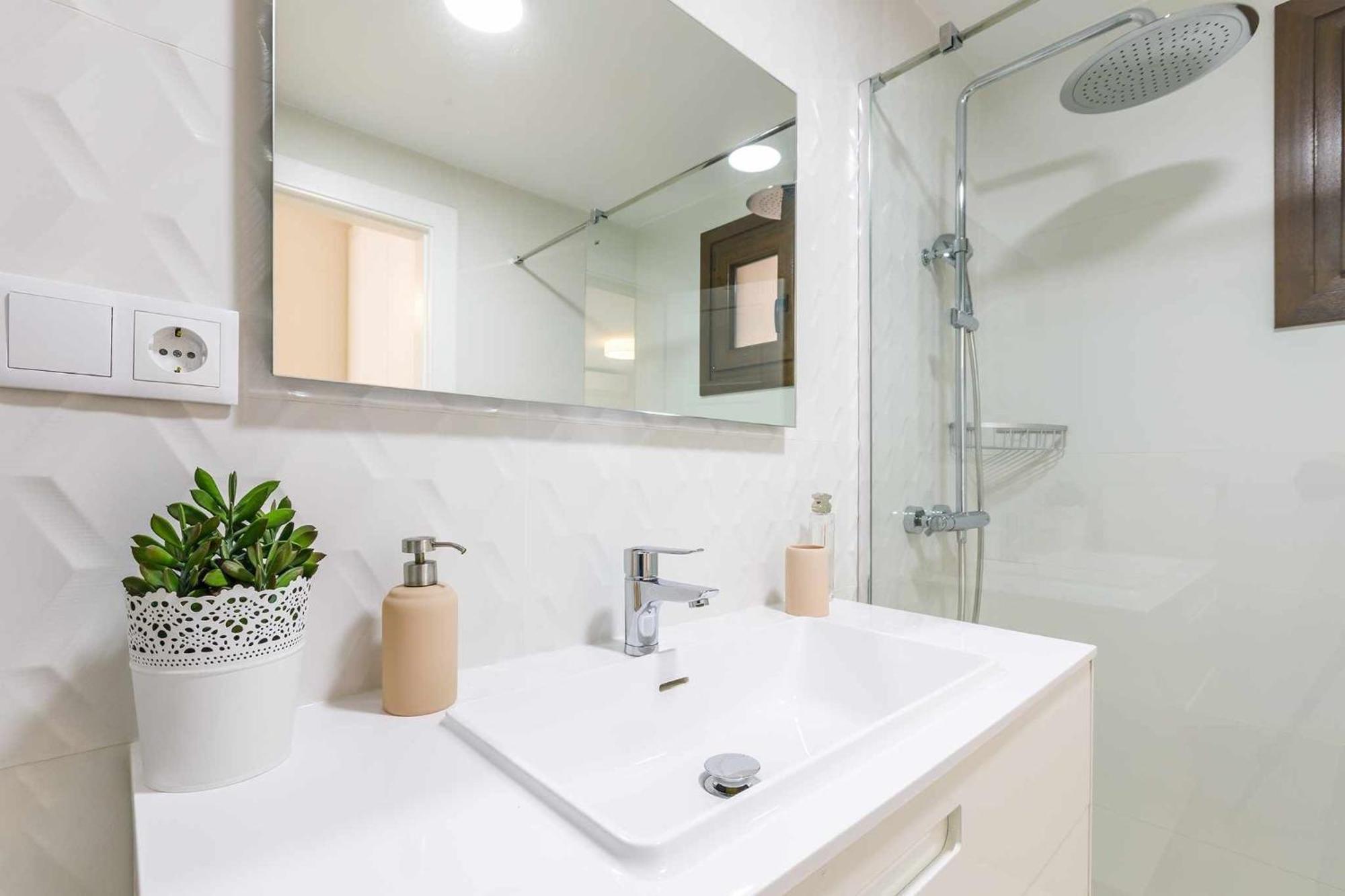 Apartment A&n *